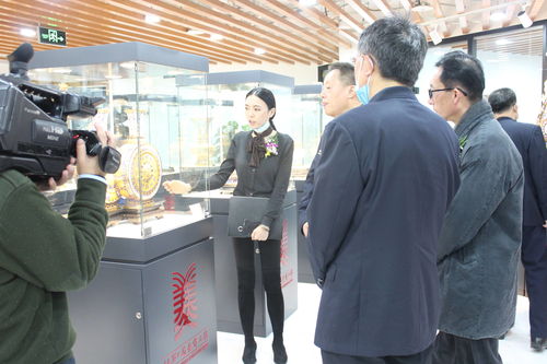 北京工美集團工藝品廠席聞大師歷年獲獎作品巡展首展在京舉行