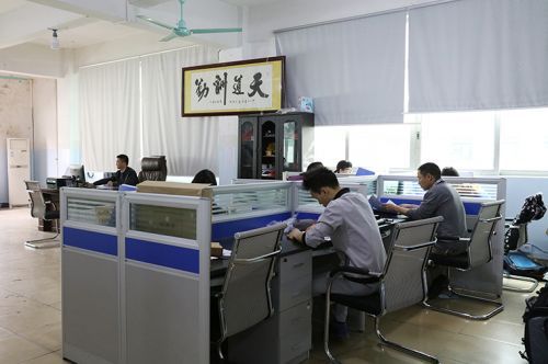 工廠揭秘丨頭狼皮具 年產近200萬個包,產品賣到30多個國家