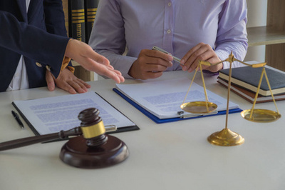 木槌和審判法和木制的桌子背景的律師 soundblock相似素材圖片第3頁(yè)-攝圖新視界