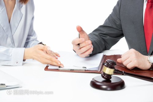 律師同事案件討論交流特寫