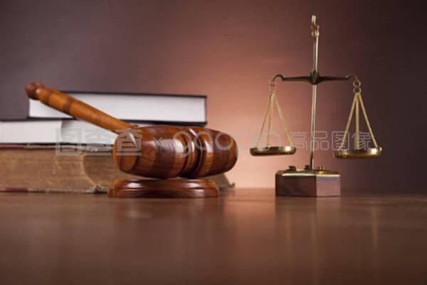 律師事務所的木桌