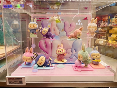 Labubu爆火粉絲花20萬買貨,“辣布布”們蹭流量暴富