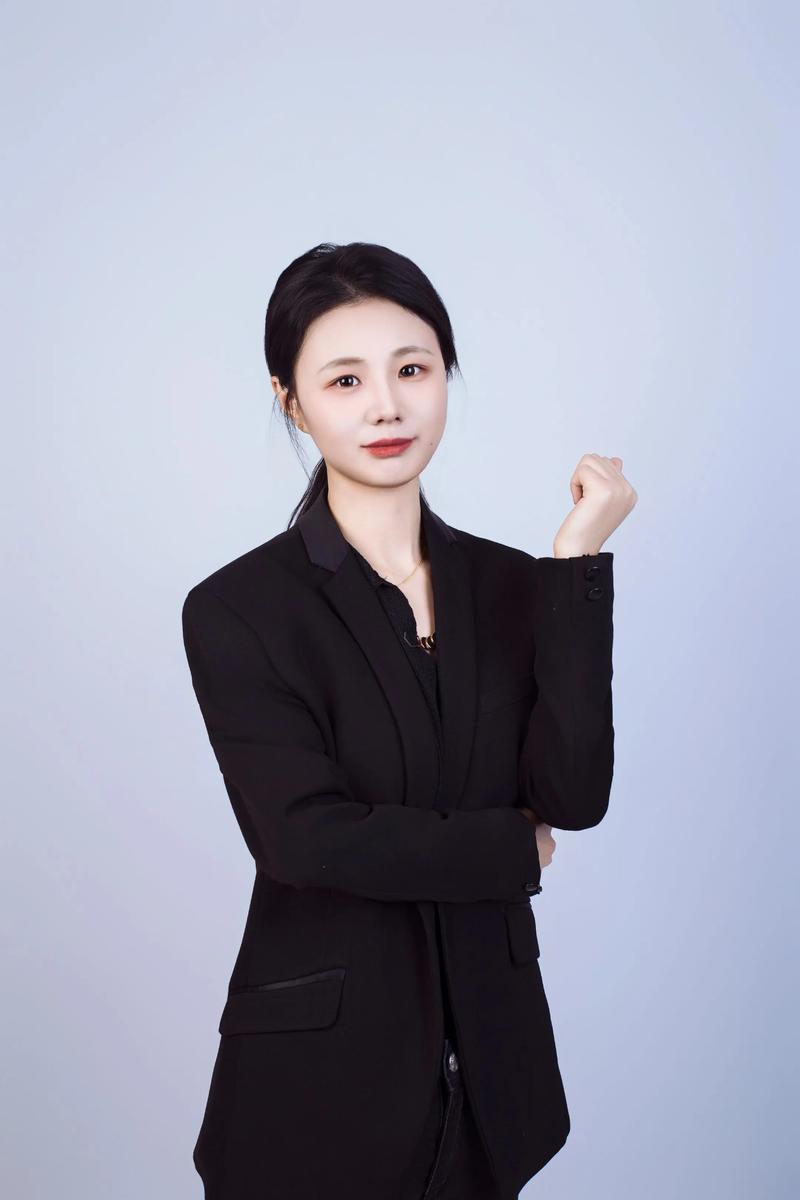 三年了,終于拍形象照了,以后就擺脫大頭照了.#律師